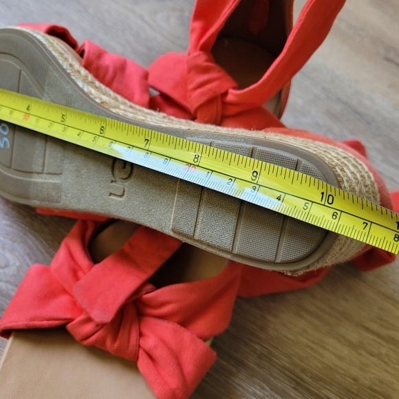 UGG Women's Yarrow Wedge Sandal Red Pepper Size US 9.5 - Picture 13 of 16